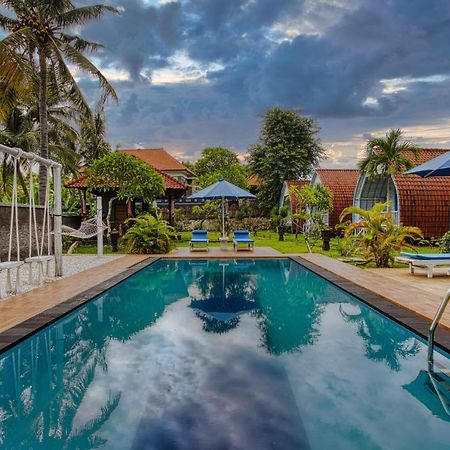 Megaland Bungalow Batununggul Экстерьер фото